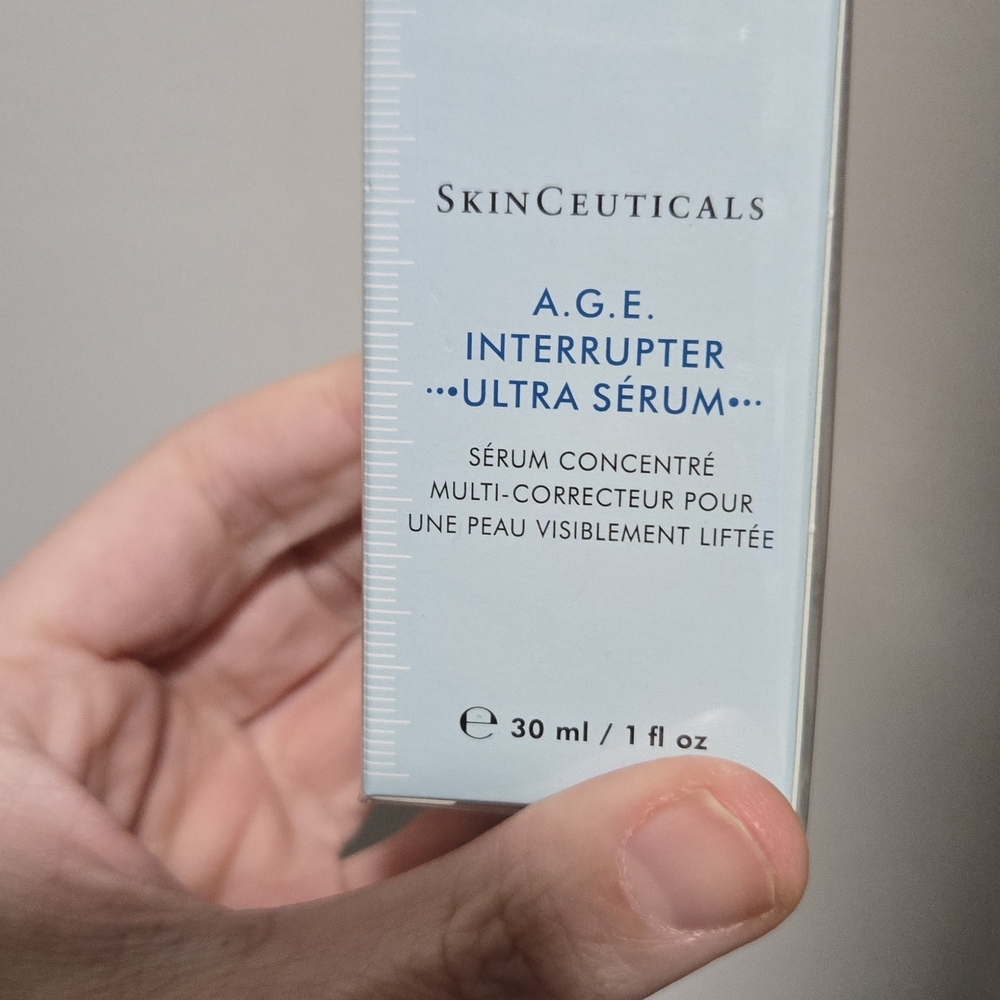 SkinCeuticals A.G.E. Interrupter Ultra Serum - Blue and White